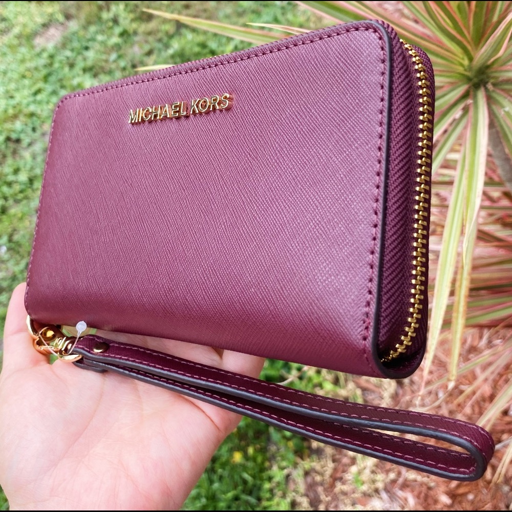 SALE‼️‼️ Michael Kors Wristlet wallet Merlot - Picture 3 of 5